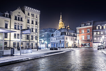 Deutschland, Bayern, Coburg, Stadtzentrum, leere Straße im Winter - VT000395