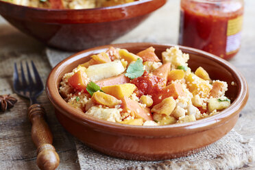 Couscous with vegetables, including carrots, parsnips, pumpkin, shallots, apricots and chickpeas - HAWF000641