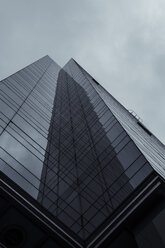 Canada, Vancouver, facade of modern office building with reflection at financial district - NG000233