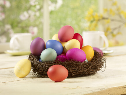 Eastern, Easter nest with coloured eggs - SRSF000563