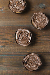 Vier Cupcakes mit Schokoladenganache - MYF000899