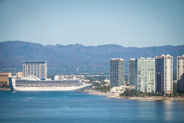 Mexico, Puerto Vallarta, cruise ship approaching the port - ABAF001635