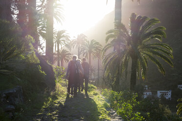 Spain, Canary Islands, La Gomera, Valle Gran Rey, hiker on hiking trail - SIE006482