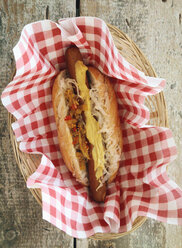 Veganer Hot Dog mit Sauerkraut und Relish - HAWF000648