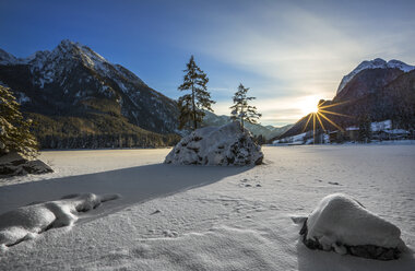 Germany, Berchtesgadener Land, Ramsau, Lake Hintersee at sunset in winter - YRF000074