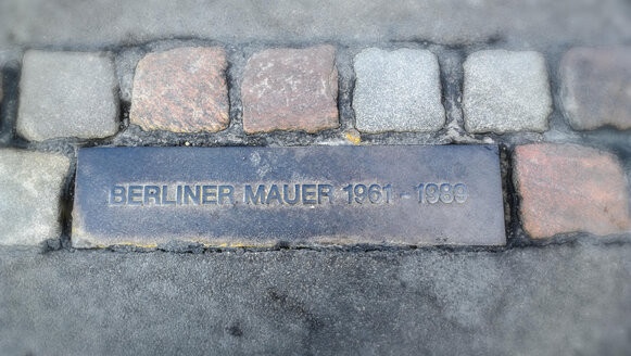 Deutschland, Berlin, Gedenkstein Berliner Mauer - CMF000225