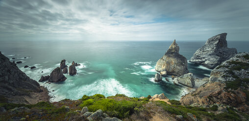 Portugal, Küste am Strand von Praia Ursa, Panorama - STCF000061