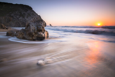 Portugal, Praia da Adraga bei Sonnenuntergang - STCF000064