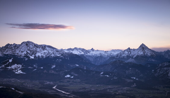 Österreich, Bundesland Salzburg, Blick auf die Berge am Abend - STCF000067