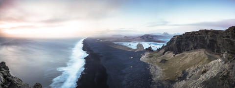 Island, Strand bei Dyrholaey, Panorama, lizenzfreies Stockfoto