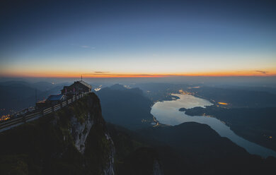 Österreich, Salzkammergut, Schafberg, Berghütte Himmelspforte am Abend - STCF000092