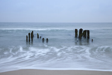 Deutschland, Schleswig-Holstein, Sylt, Rantum, Buhnen in der Nordsee - WIF001433