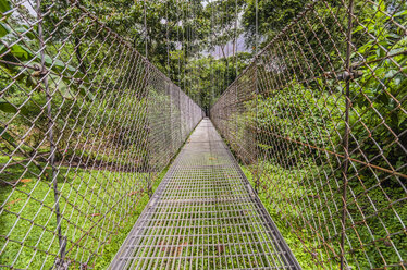 Costa Rica, Junge, Hängebrücke - THAF001257