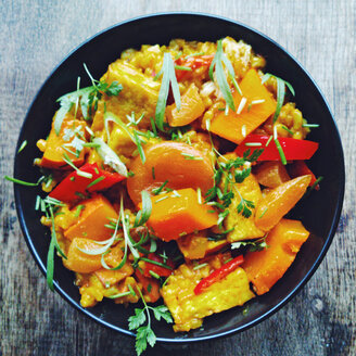 Kürbisrisotto mit Tofu, Aprikosen, Paprika und Kräutern - HAWF000650