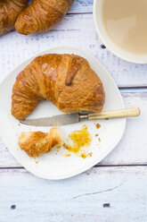 Französisches Frühstück mit Croissant, Cafe au lait und Feigenmarmelade - LVF002902