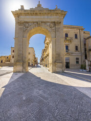 Italien, Sizilien, Noto, Porta Reale am Corso Vittorio Emanuele - AMF003817