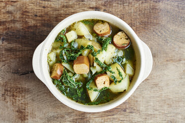 Portuguese Caldo Verde with potatoes, savoy cabbage and vegan sausages - HAWF000658