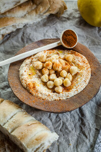 Hummus with turkish flatbread - SBDF001671