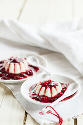 Panna Cotta with raspberry sauce - SBDF001683