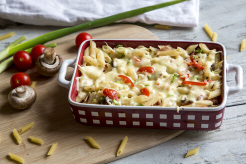 Pasta bake in baking dish - SARF001396