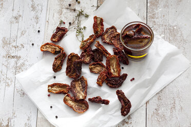 Dried tomatoes and glass of pickled dried tomatoes - CSF024629