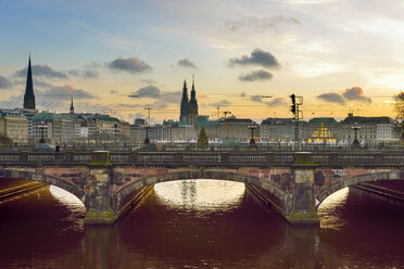 Germany, Hamburg, Lombard bridge on the Inner Alster Lake at sunset - RJF000398