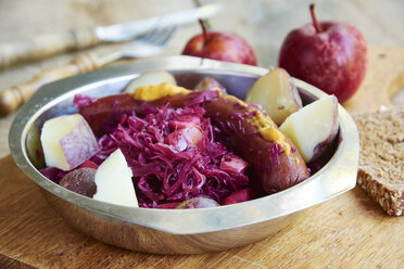 Red cabbage with apples, served with red skinned potatoes and a vegan sausage - HAWF000666