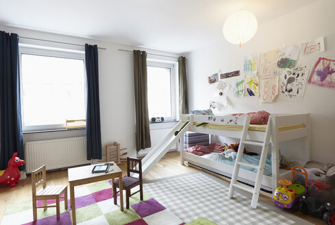 Interior of children's room - RHF000647