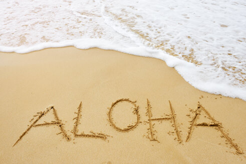 USA, Hawaii, Maui, Makena Beach State Park, aloha drawn in sand - BRF001019