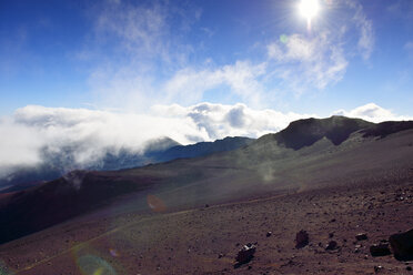 USA, Hawaii, Maui, Haleakala, Pfad im Inneren des Vulkankraters - BRF001044