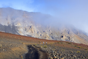 USA, Hawaii, Maui, Haleakala, hiking trail in the volcanic crater - BRF001053