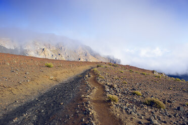 USA, Hawaii, Maui, Haleakala, hiking trail in the volcanic crater - BRF001057