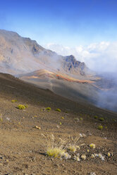 USA, Hawaii, Maui, Haleakala, Wolken im Vulkankrater - BRF001065