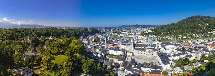 Österreich, Salzburg, Blick auf die historische Altstadt von der Festung Hohensalzburg - AMF003821
