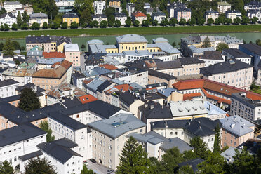 Österreich, Salzburg, Blick auf die historische Altstadt von der Festung Hohensalzburg - AMF003822