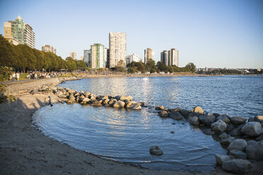 Kanada, Britisch-Kolumbien, Vancouver, Blick auf den Sunset Beach - DISF001395