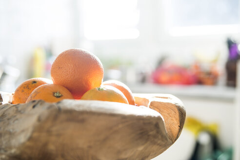 Orangen in Holzschale, Küche - CHPF000067