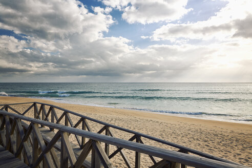 Portugal, Algarve, Ria Formosa, boardwalk to the beach - MSF004488
