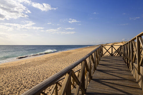 Portugal, Algarve, Ria Formosa, boardwalk to the beach - MSF004489