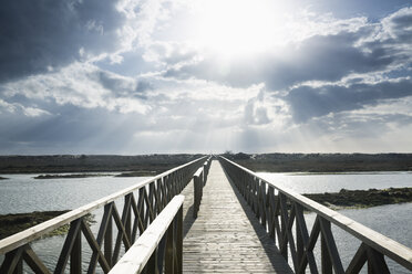 Portugal, Algarve, Ria Formosa, boardwalk to an island - MSF004492