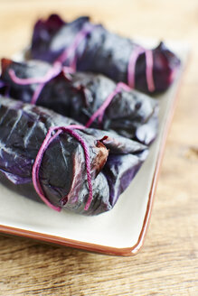 Stuffed read cabbage with millet, raisins and almonds - HAWF000670