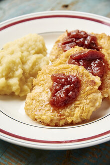 Steckrübe-Rösti mit Pflaumenchutney und Birnenpüree - HAWF000669