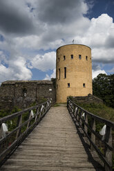 Deutschland, Hilchenbach, Blick auf den Turm der Ginsburg - CHPF000073