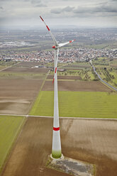 Süddeutschland, Luftaufnahme einer Windkraftanlage - KDF000685