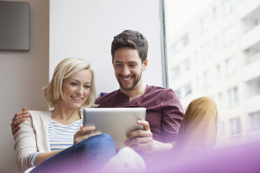 Happy couple with digital tablet - RBF002459