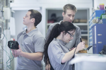 Students at electronics vocational school - SGF001355