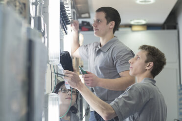 Students at electronics vocational school - SGF001364