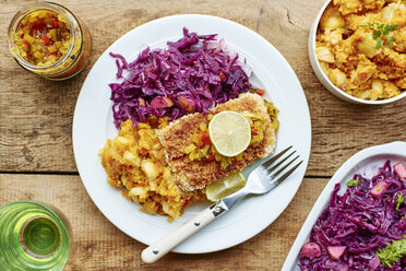 Geschmorter Rotkohl, Fenchel und Apfel, Süßkartoffel-Pastinaken-Püree mit Tempeh-Filets - HAWF000681