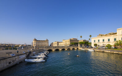 Italien, Sizilien, Syrakus, Blick auf den Palazzo delle Poste auf der Insel Ortygia - AMF003838