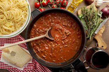 Sauce Bolognese in pan - CSTF000887